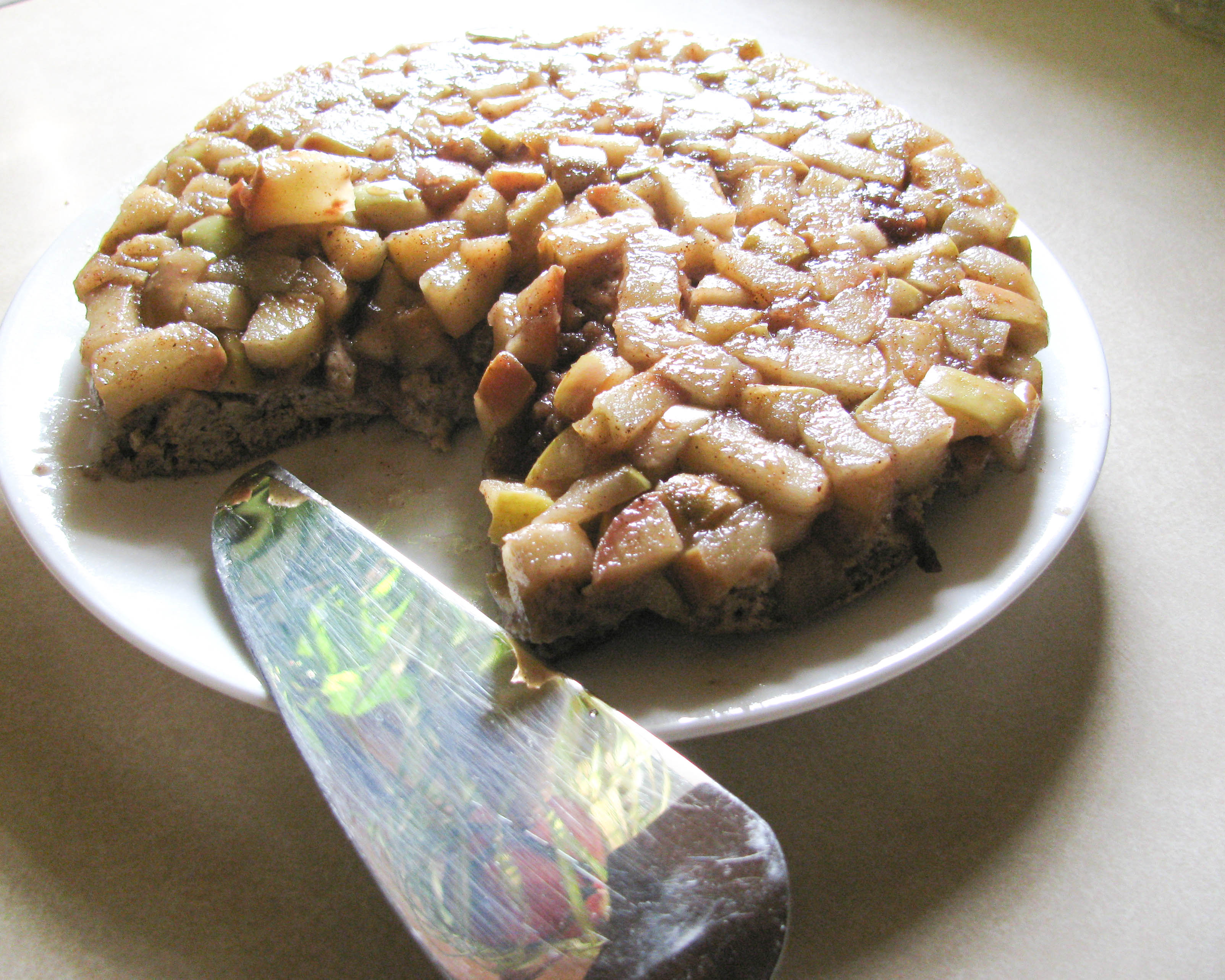 cut apple maple breakfast cake